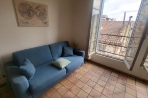 Beautiful studio overlooking the Palais des Papes